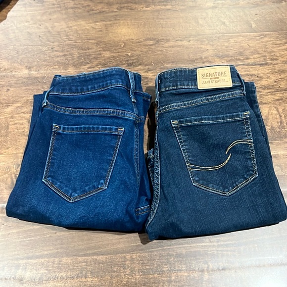 One pair, Old Navy bootcut jeans size 4, one pair Levi’s bootcut jeans size 4 - Picture 1 of 7